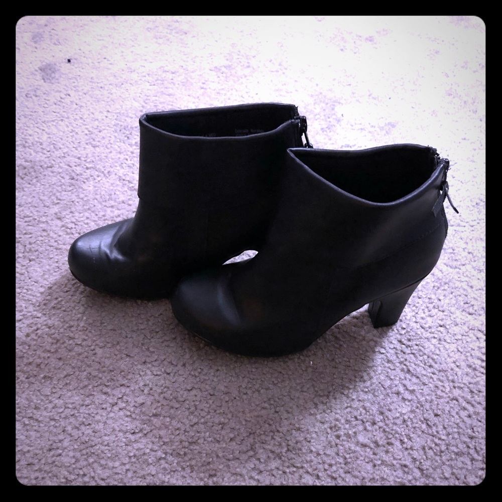 SoleSenseablity black ankle boots